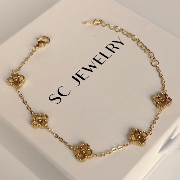 Petite Gold Clover Bracelet Double Sided - Picture 2 of 10